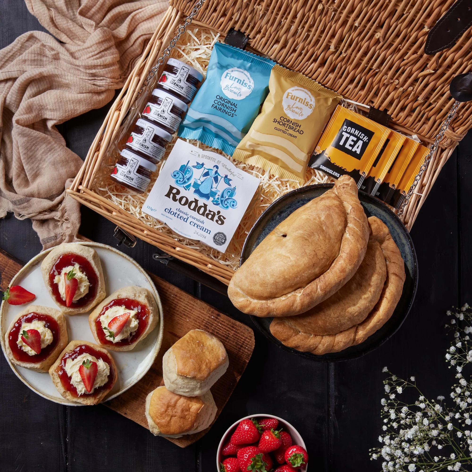 The Pasty & Cream Tea Hamper - Image 4